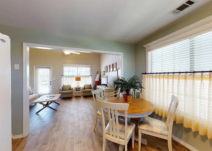 Tranquil Gulf Escape With 2 Decks Access Nearby Ac & Free Wifi Holiday home Gulf Shores